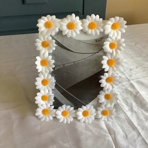 5” x 7” white silk daisy picture frame